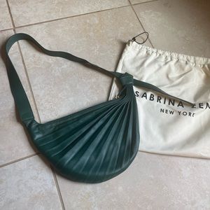 New Sabrina Zeng Chiaroscuro Pleated Hammock Sling Bag in Tuscan Green